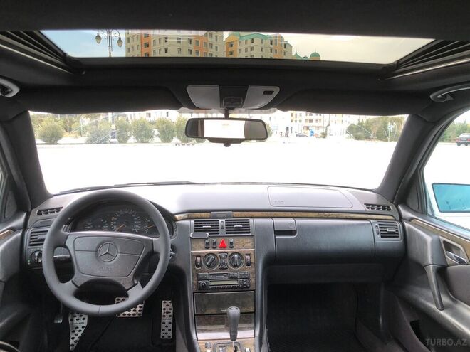 Mercedes E 220 1998, 321,000 km - 2.2 л - Sumqayıt