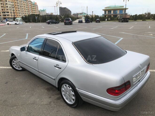 Mercedes E 220 1998, 321,000 km - 2.2 л - Sumqayıt