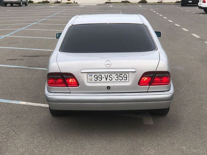 Mercedes E 220 1998, 321,000 km - 2.2 л - Sumqayıt