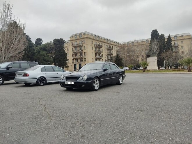 Mercedes E 220 1999, 460,000 km - 2.2 l - Sumqayıt