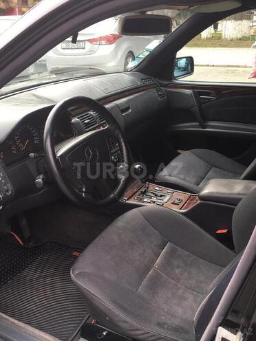 Mercedes E 280 1998, 313,500 km - 2.8 l - Sumqayıt