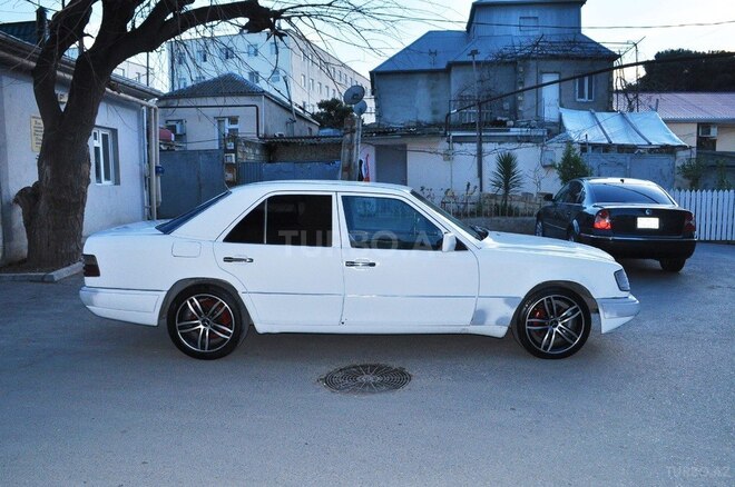 Mercedes E 250 1994, 250,606 km - 2.5 l - Bakı