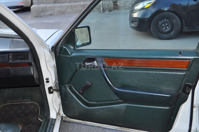Mercedes E 250 1994, 250,606 km - 2.5 l - Bakı