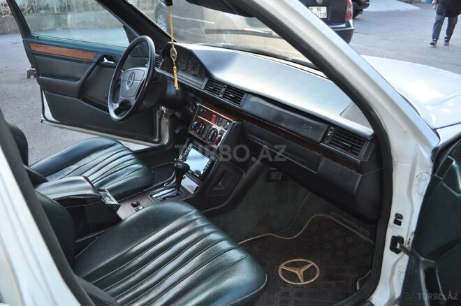 Mercedes E 250 1994, 250,606 km - 2.5 l - Bakı