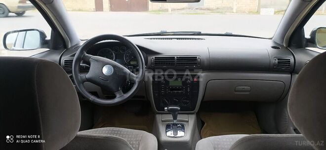 Volkswagen Passat 2003, 316,200 km - 1.8 л - İmişli