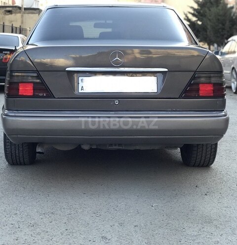Mercedes E 250 1992, 473,219 km - 2.5 л - Bakı