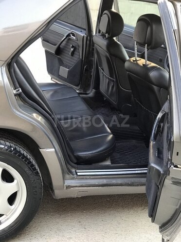Mercedes E 250 1992, 473,219 km - 2.5 л - Bakı