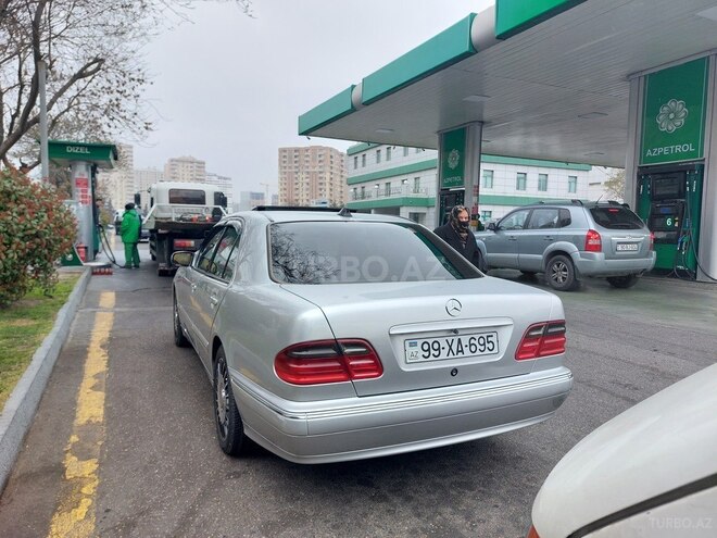 Mercedes E 270 2001, 355,000 km - 2.7 л - Bakı