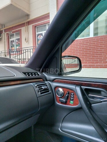 Mercedes E 270 2001, 355,000 km - 2.7 л - Bakı
