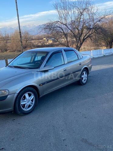 Opel Vectra 1997, 335,000 km - 1.8 l - İsmayıllı