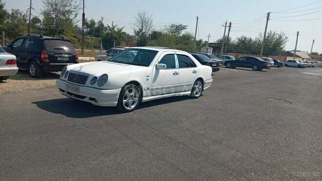 Mercedes E 320 1997, 495,754 km - 3.2 l - Füzuli