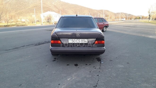 Mercedes  1989, 566,500 km - 2.0 л - Zaqatala