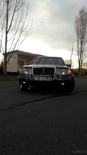 Mercedes  1989, 566,500 km - 2.0 л - Zaqatala