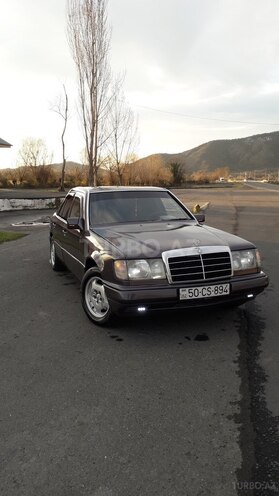 Mercedes  1989, 566,500 km - 2.0 л - Zaqatala