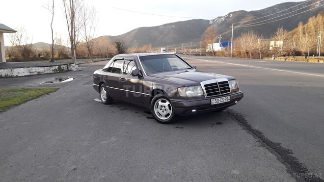 Mercedes  1989, 566,500 km - 2.0 л - Zaqatala