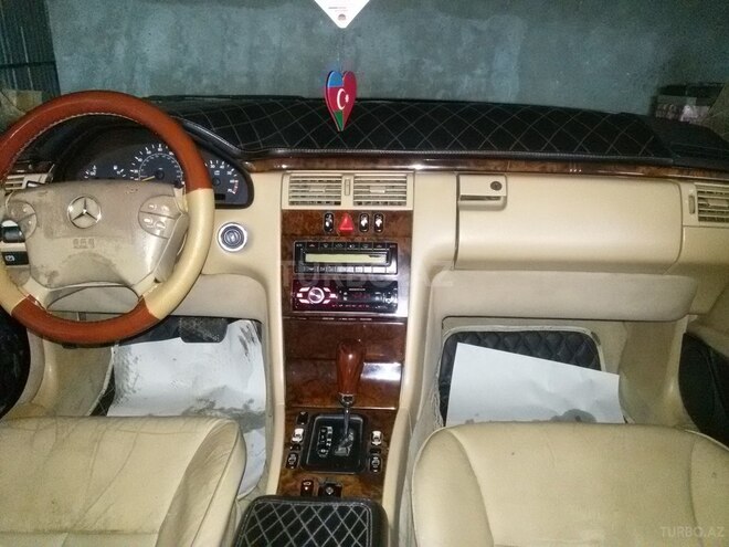Mercedes E 280 2000, 356,289 km - 2.8 l - Zaqatala