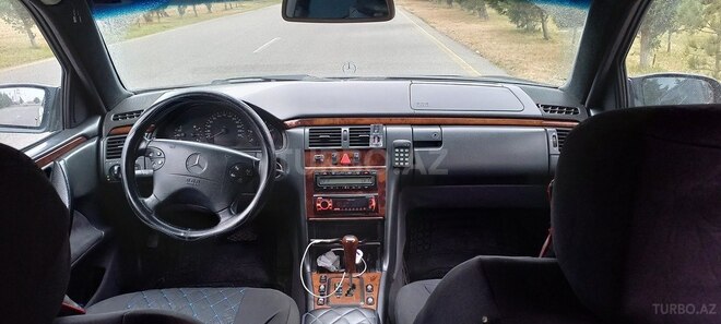 Mercedes E 220 1999, 372,500 km - 2.2 l - Bakı
