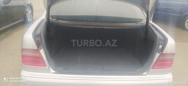 Mercedes E 220 2000, 235,300 km - 2.2 l - Tovuz