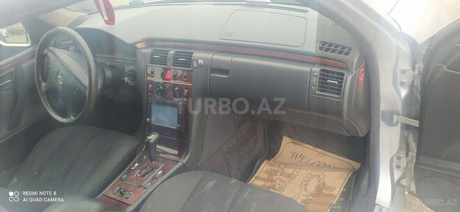 Mercedes E 220 2000, 235,300 km - 2.2 l - Tovuz