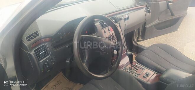 Mercedes E 220 2000, 235,300 km - 2.2 l - Tovuz