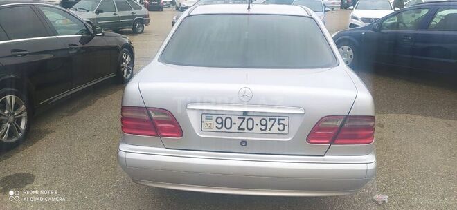 Mercedes E 220 2000, 235,300 km - 2.2 l - Tovuz