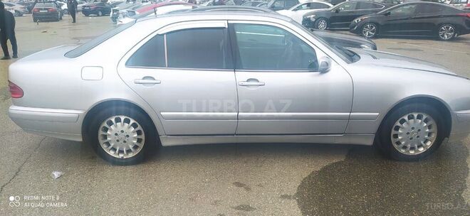 Mercedes E 220 2000, 235,300 km - 2.2 l - Tovuz