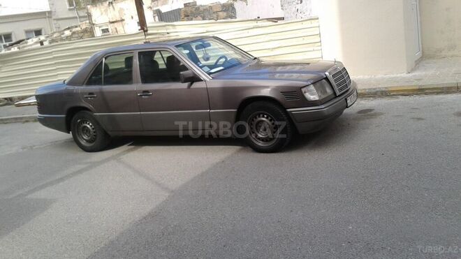 Mercedes E 250 1993, 708,476 km - 2.5 l - Bakı