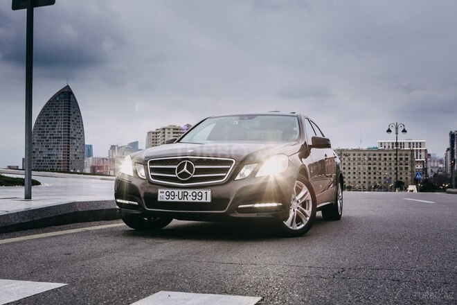 Mercedes E 220 2012, 98,000 km - 2.2 л - Bakı