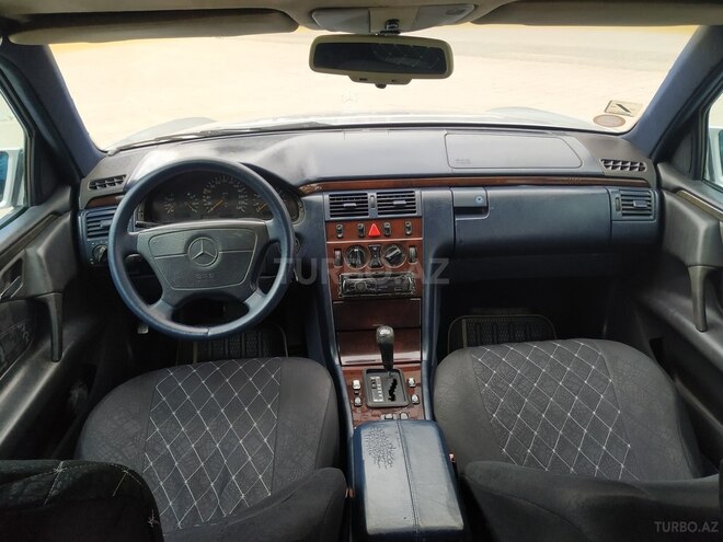 Mercedes E 200 1996, 405,600 km - 2.0 l - Salyan