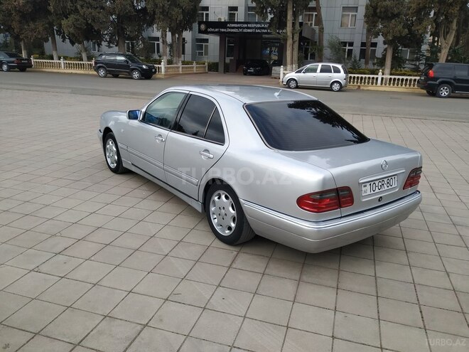 Mercedes E 200 1996, 405,600 km - 2.0 l - Salyan