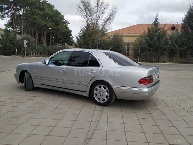Mercedes E 200 1996, 405,600 km - 2.0 l - Salyan
