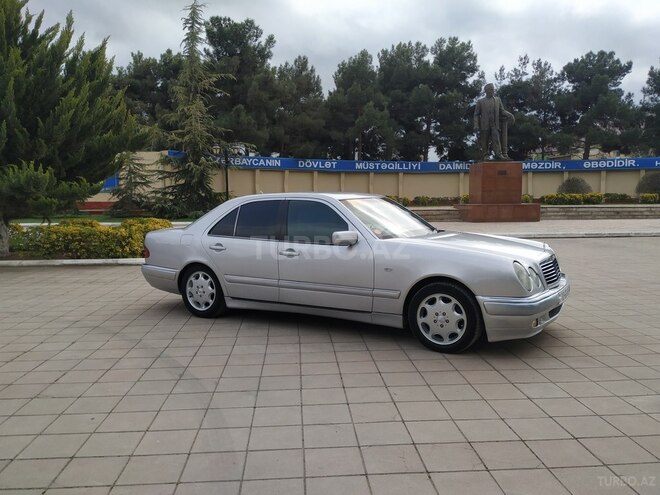 Mercedes E 200 1996, 405,600 km - 2.0 l - Salyan