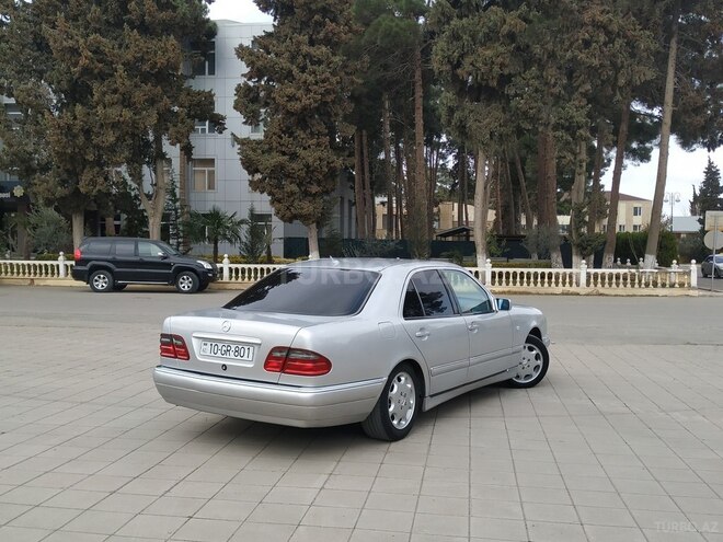 Mercedes E 200 1996, 405,600 km - 2.0 l - Salyan