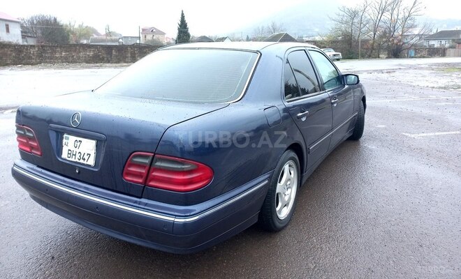 Mercedes E 220 2000, 554,750 km - 2.2 l - Astara