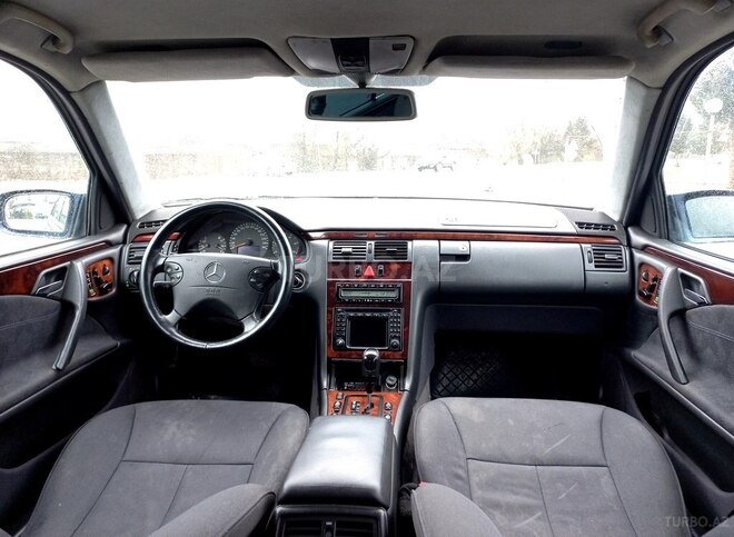 Mercedes E 220 2000, 554,750 km - 2.2 l - Astara