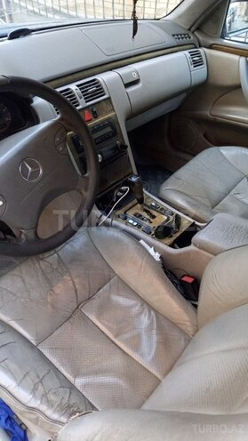 Mercedes E 220 2000, 300,000 km - 2.2 l - Bakı