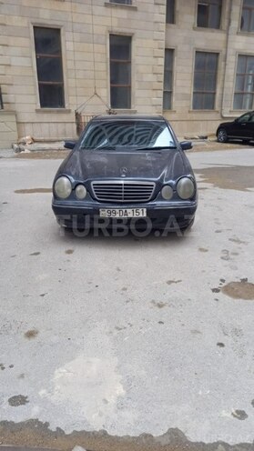 Mercedes E 220 2000, 300,000 km - 2.2 l - Bakı
