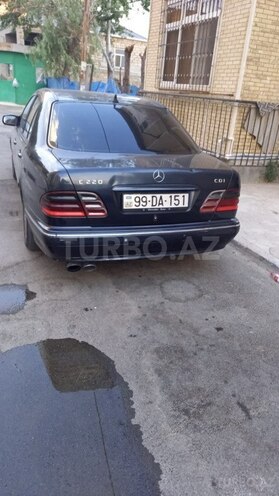 Mercedes E 220 2000, 300,000 km - 2.2 l - Bakı