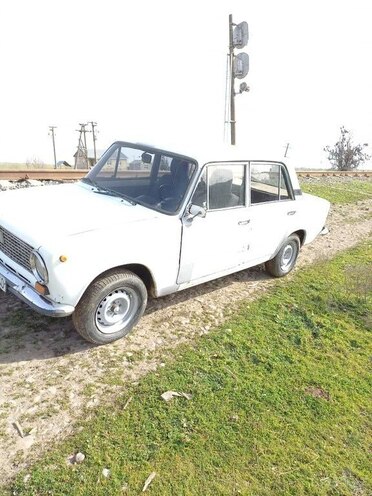 LADA (VAZ) 21011 1980, 236,000 km - 1.6 l - Salyan