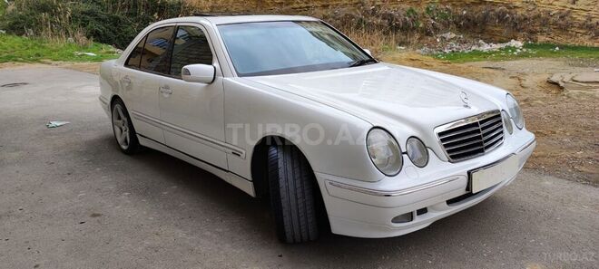 Mercedes E 320 2001, 212,300 km - 3.2 l - Bakı