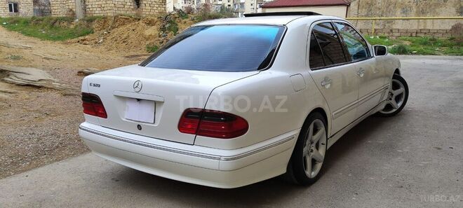 Mercedes E 320 2001, 212,300 km - 3.2 l - Bakı