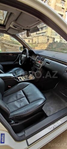 Mercedes E 320 2001, 212,300 km - 3.2 l - Bakı