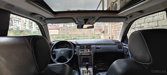 Mercedes E 320 2001, 212,300 km - 3.2 l - Bakı