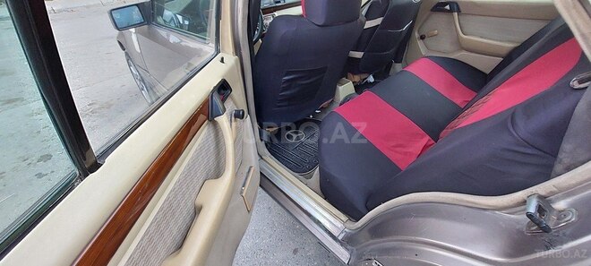 Mercedes E 250 1990, 235,000 km - 2.5 л - Bakı