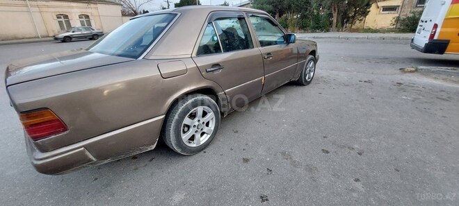 Mercedes E 250 1990, 235,000 km - 2.5 л - Bakı