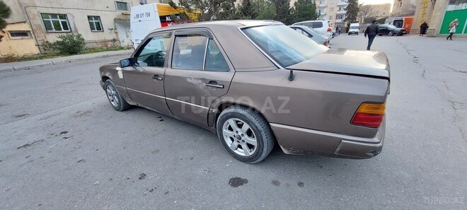 Mercedes E 250 1990, 235,000 km - 2.5 л - Bakı