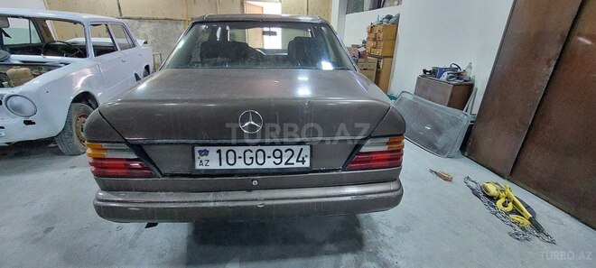 Mercedes E 250 1990, 235,000 km - 2.5 л - Bakı