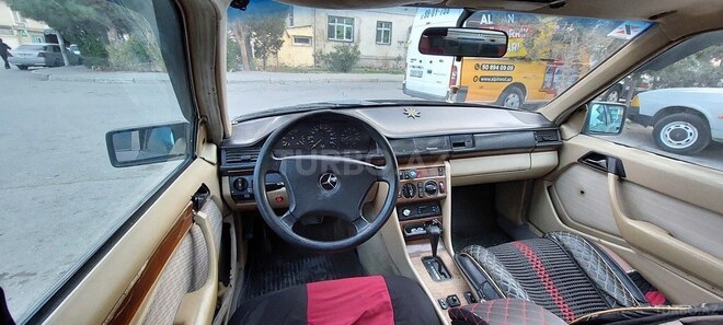 Mercedes E 250 1990, 235,000 km - 2.5 л - Bakı
