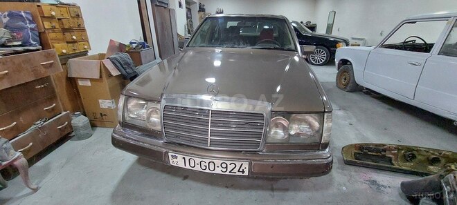 Mercedes E 250 1990, 235,000 km - 2.5 л - Bakı