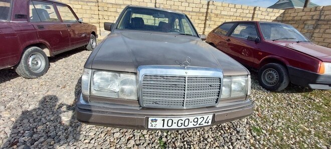 Mercedes E 250 1990, 235,000 km - 2.5 л - Bakı